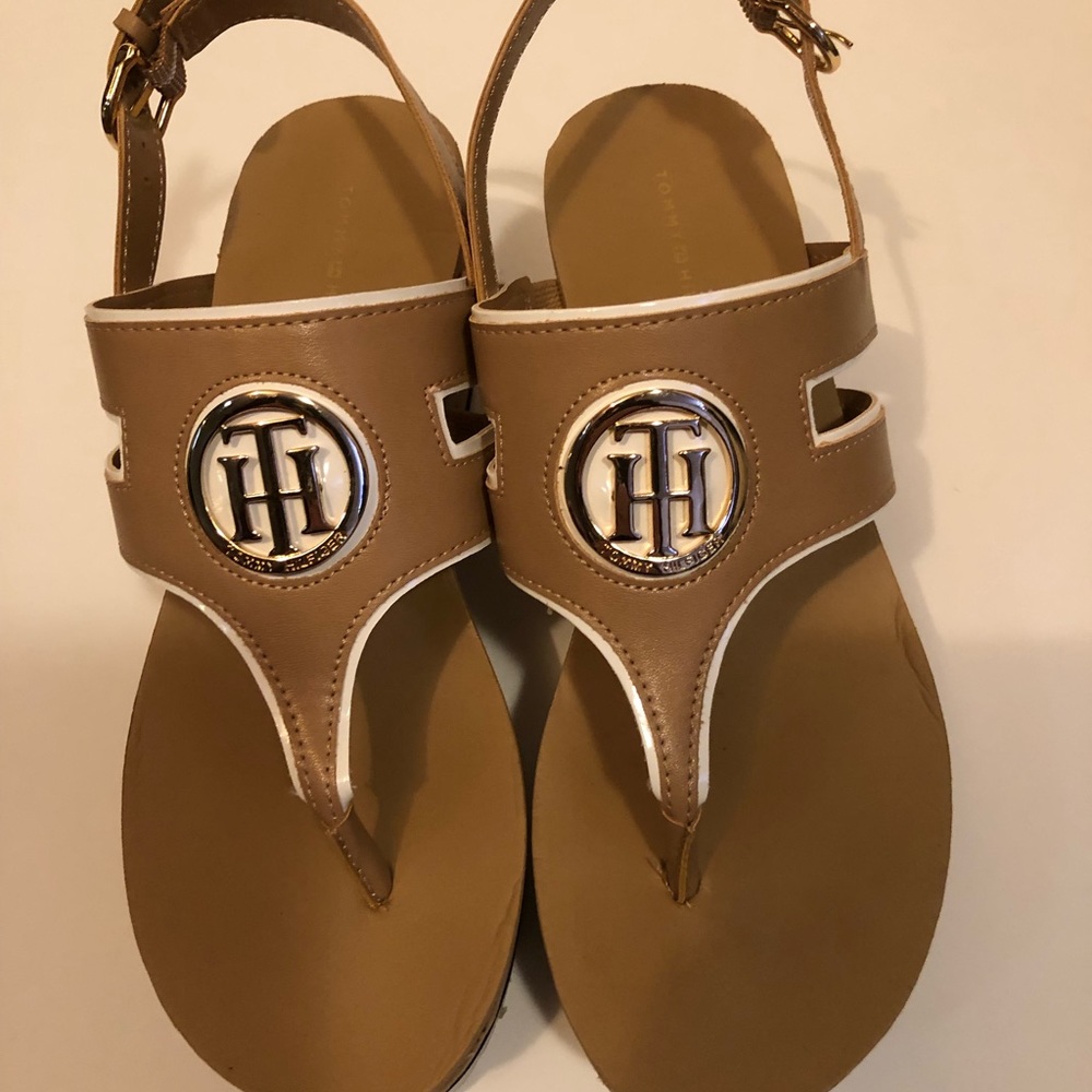 Women Tommy Hilfiger sandal wedges tan & white 6.5
